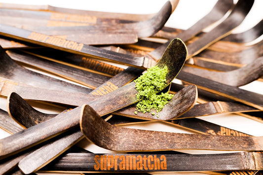 Cuillères chashaku et dose de matcha — combien de bols par jour
