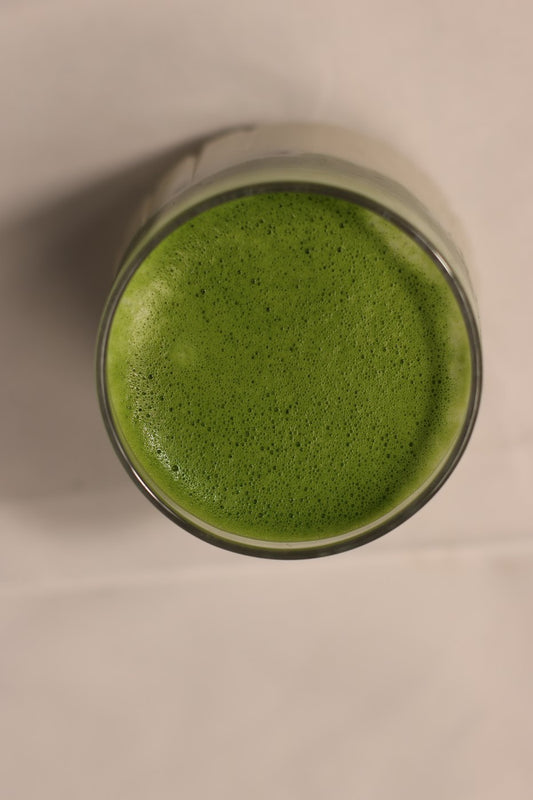 Mousse de matcha vert vif vue du dessus