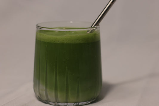Verre de matcha après préparation