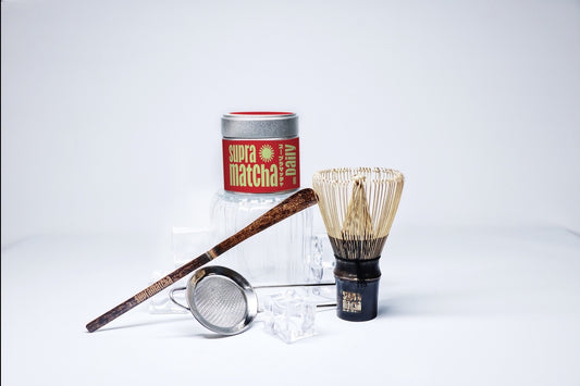 Starter Pack Daily Supramatcha : boîte de matcha Daily, fouet chasen, cuillère chashaku et tamis